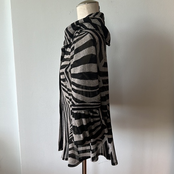 Black & grey whimsical bell sleeve cardigan - Picture 6 of 8